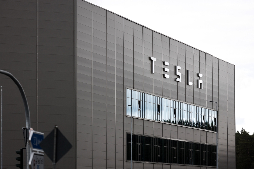 Tesla Stock Rises to End Good Week, Thanks Retail