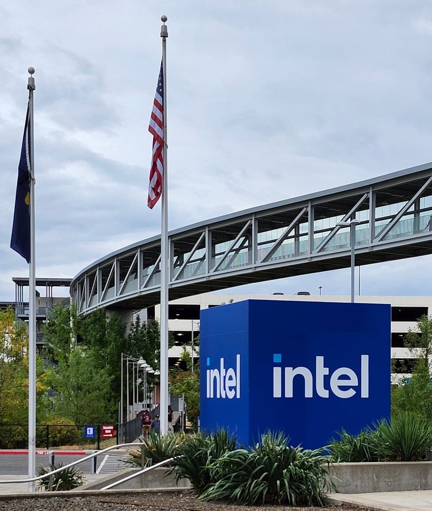Intel Stock Falls on $15 Billion Share Offering