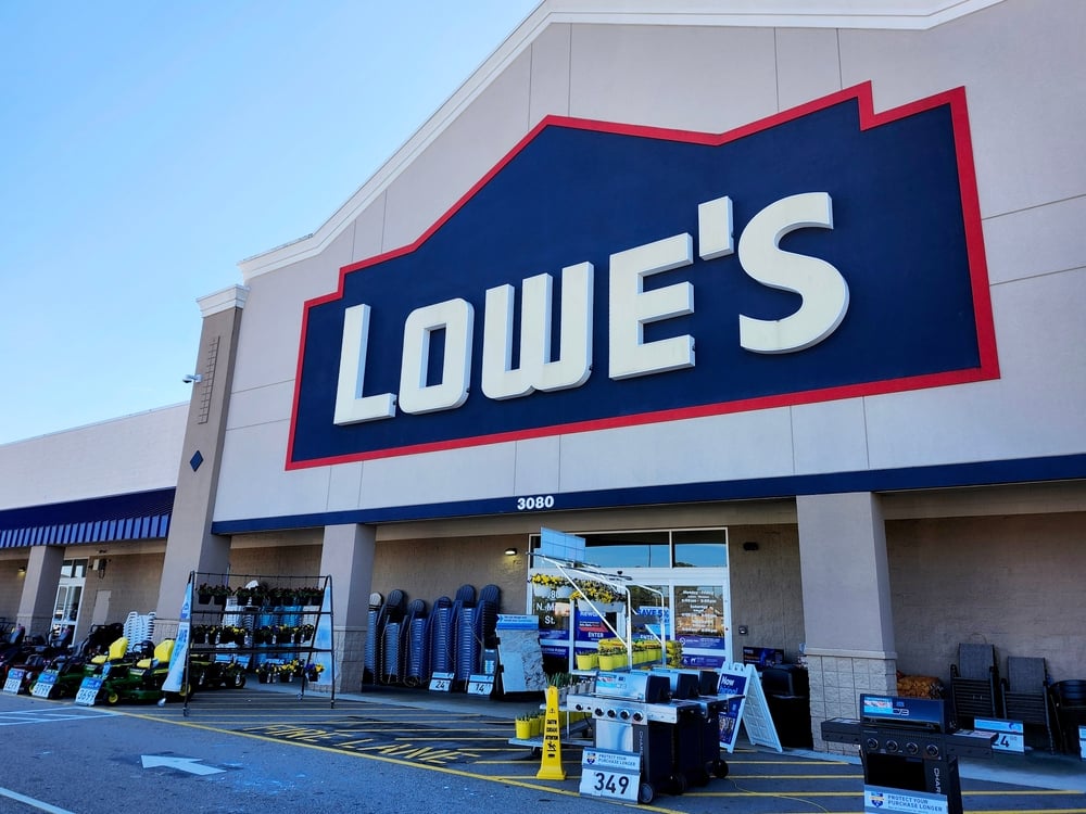 Lowe's Stock Falls Despite Earnings Beat